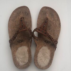 Uggs Deitra camel brown thong sandals with design